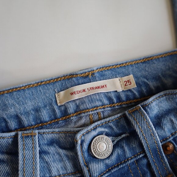 LEVIS WEDGIE STRAIGHT Size 25 Jeans Light Wash - Picture 4 of 12